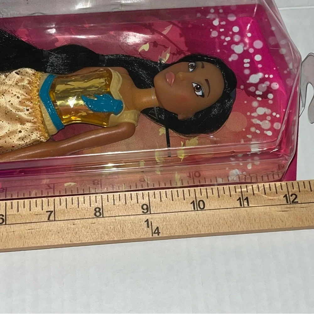 Hasbro Disney’s Pocahontas Princess‎ Royal Shimmer Fashion Doll New in Box